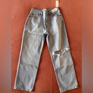 *NWT* Abercrombie Ultra High Rise 90s Straight Jean